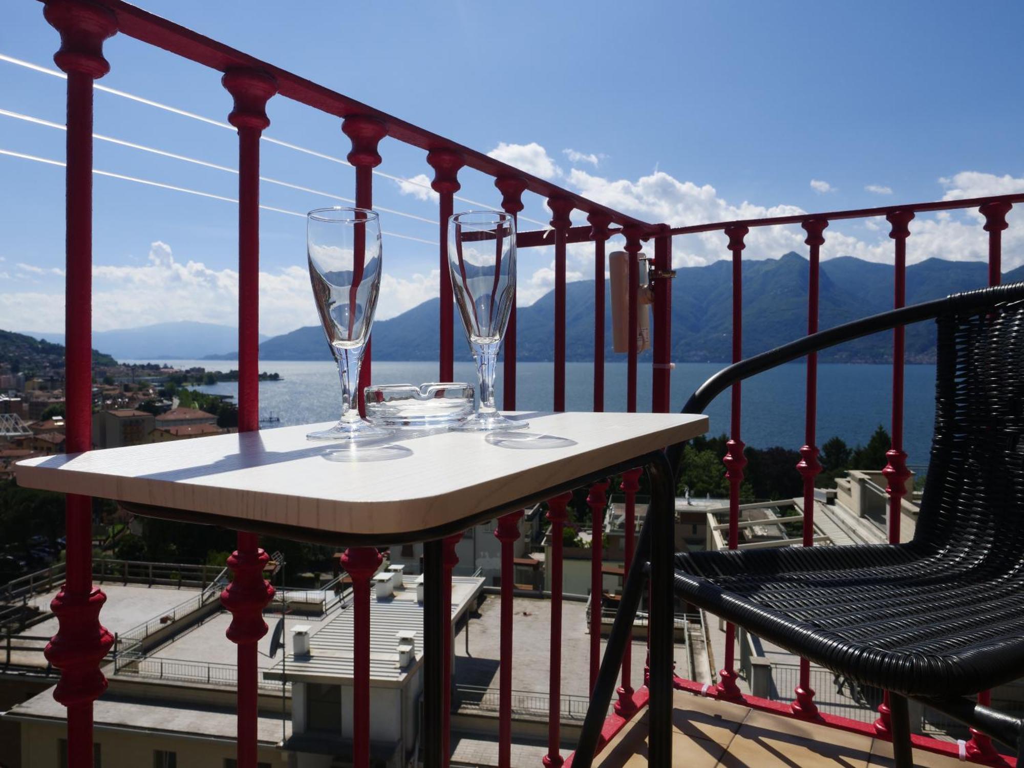 Appartamento Vista Lago Luino Exterior photo